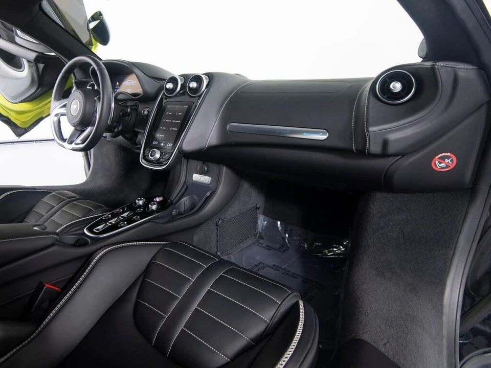 2025 McLaren GT - Image 25 of 31