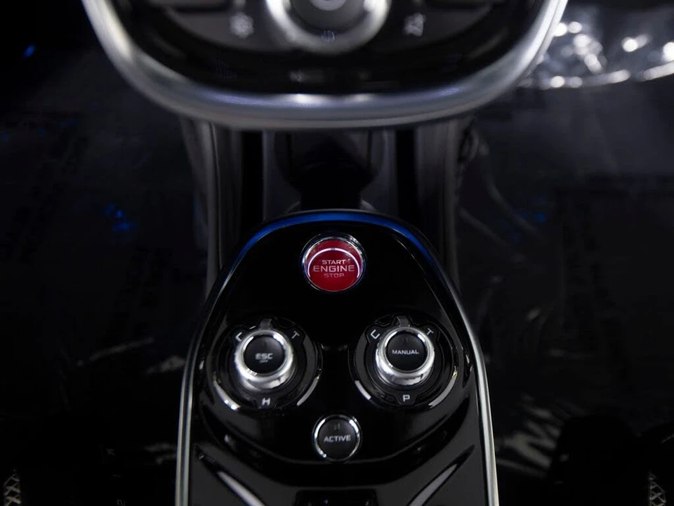 2025 McLaren GT - Image 17 of 31