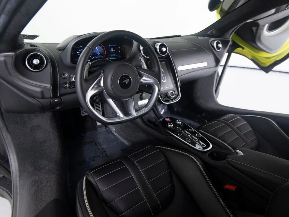 2025 McLaren GT - Image 12 of 31