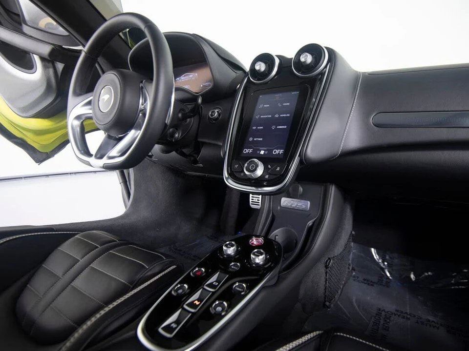 2025 McLaren GT - Image 26 of 31