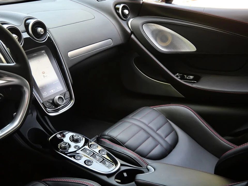 2025 McLaren GT - Image 18 of 25