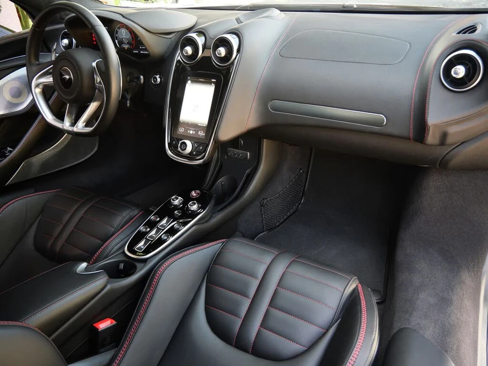 2025 McLaren GT - Image 10 of 25