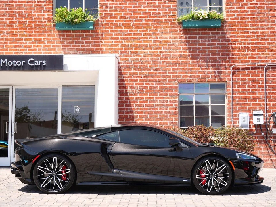 2025 McLaren GT - Image 3 of 25