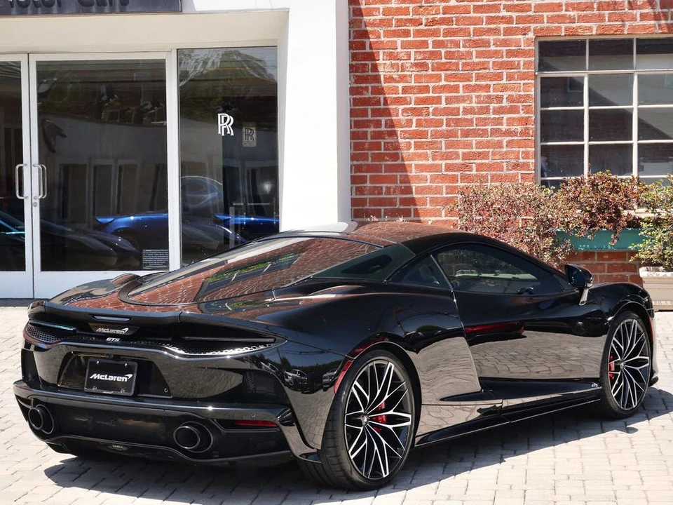 2025 McLaren GT - Image 4 of 25
