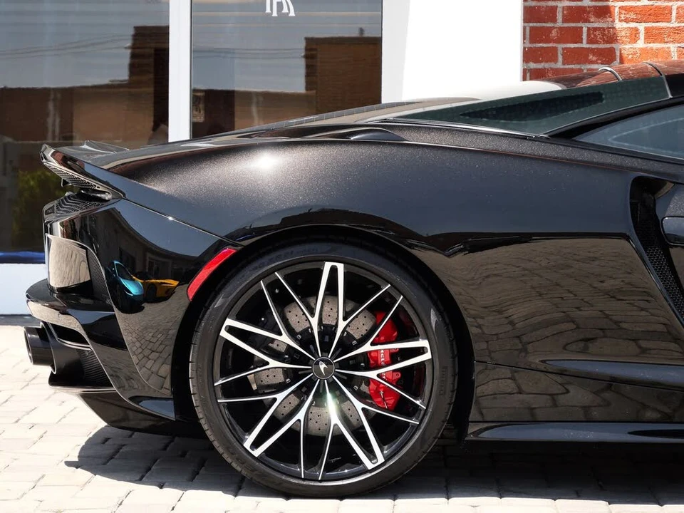 2025 McLaren GT - Image 16 of 25