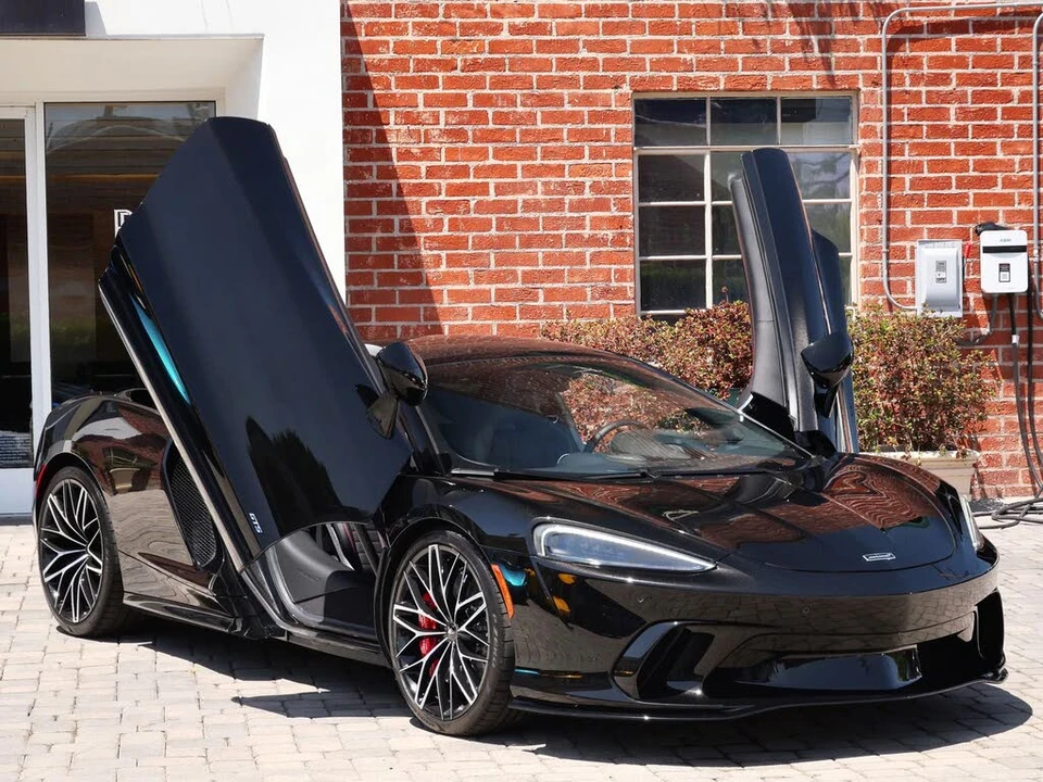 2025 McLaren GT - Image 14 of 25