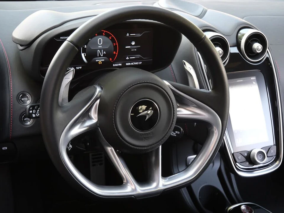 2025 McLaren GT - Image 9 of 25