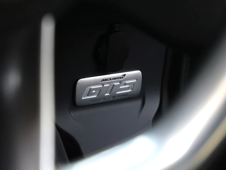 2025 McLaren GT - Image 19 of 25