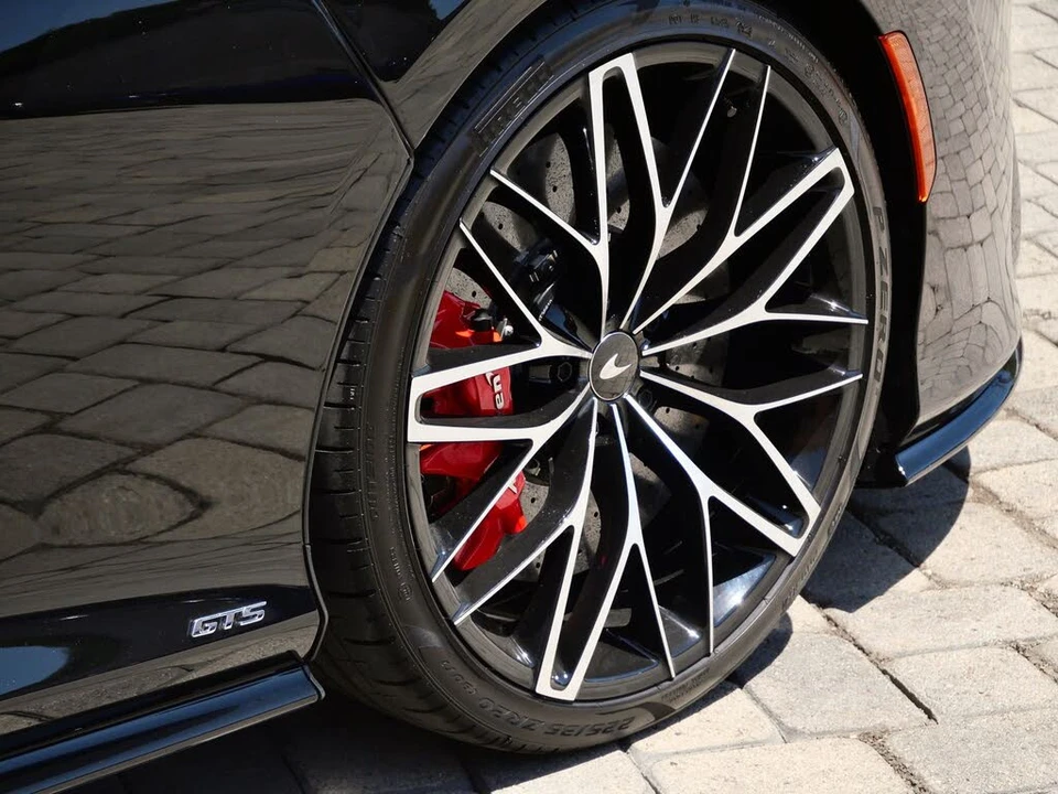 2025 McLaren GT - Image 15 of 25