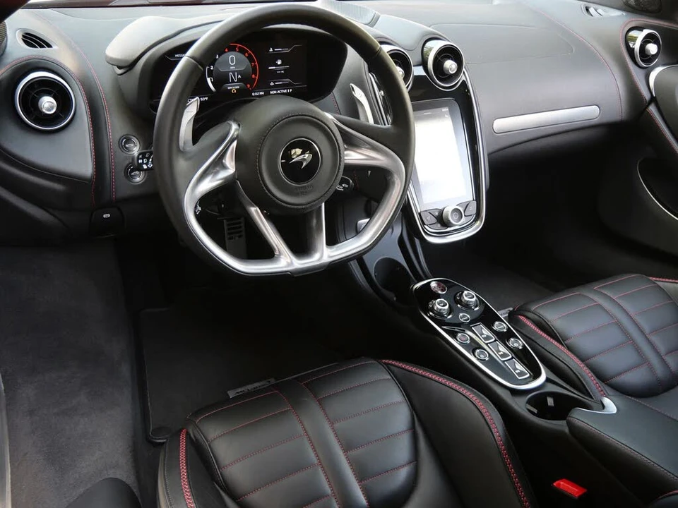 2025 McLaren GT - Image 8 of 25