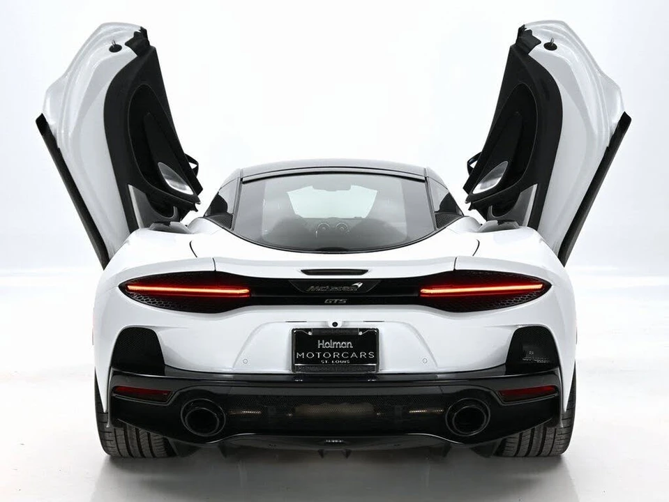 2025 McLaren GT - Image 9 of 31
