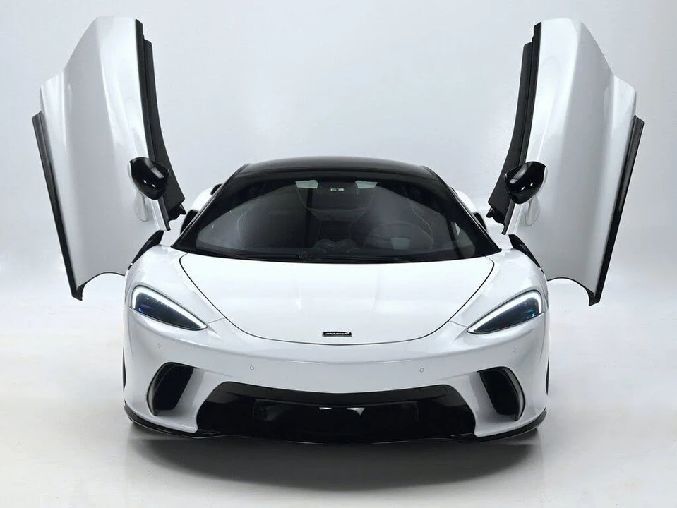 2025 McLaren GT - Image 8 of 31