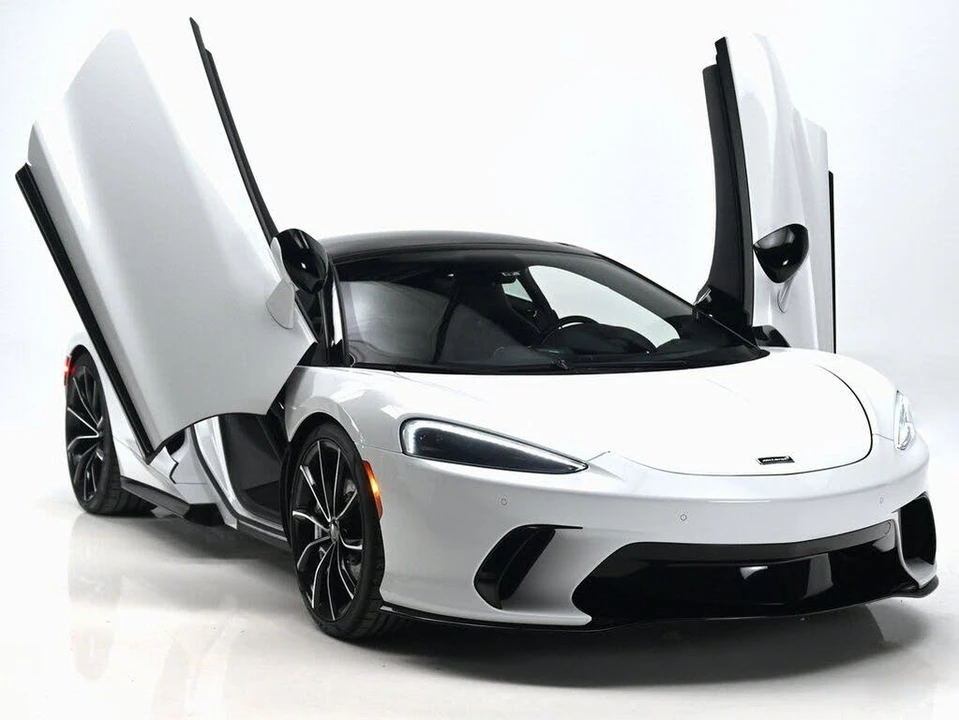 2025 McLaren GT - Image 10 of 31