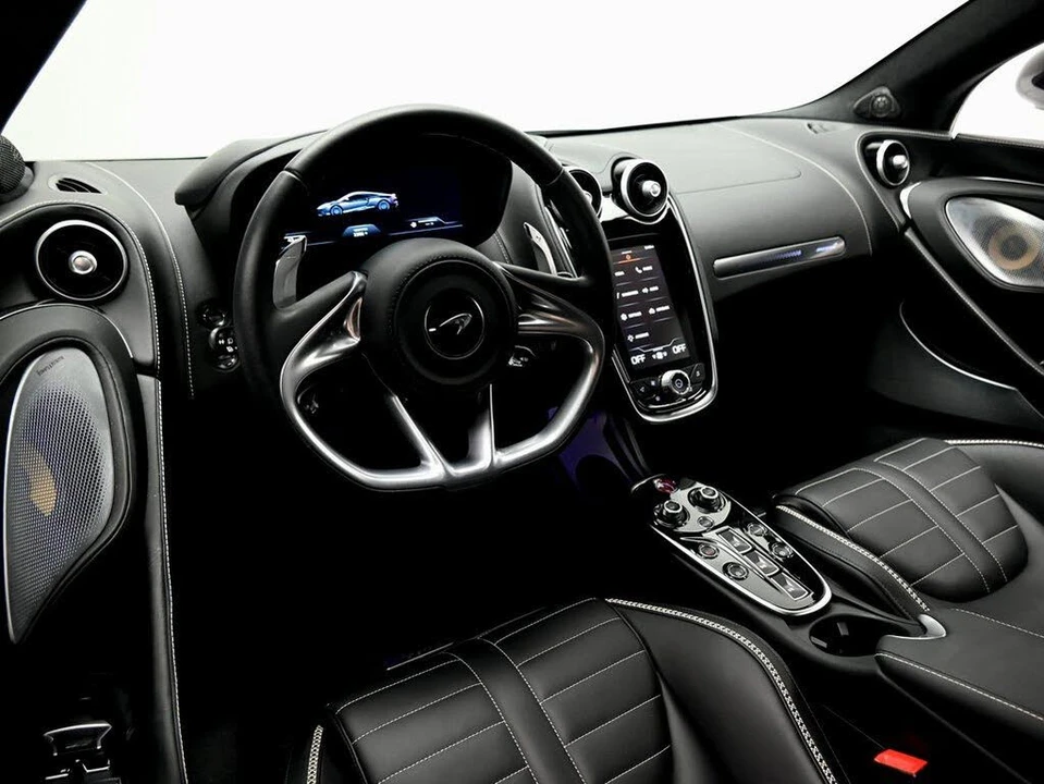 2025 McLaren GT - Image 16 of 31
