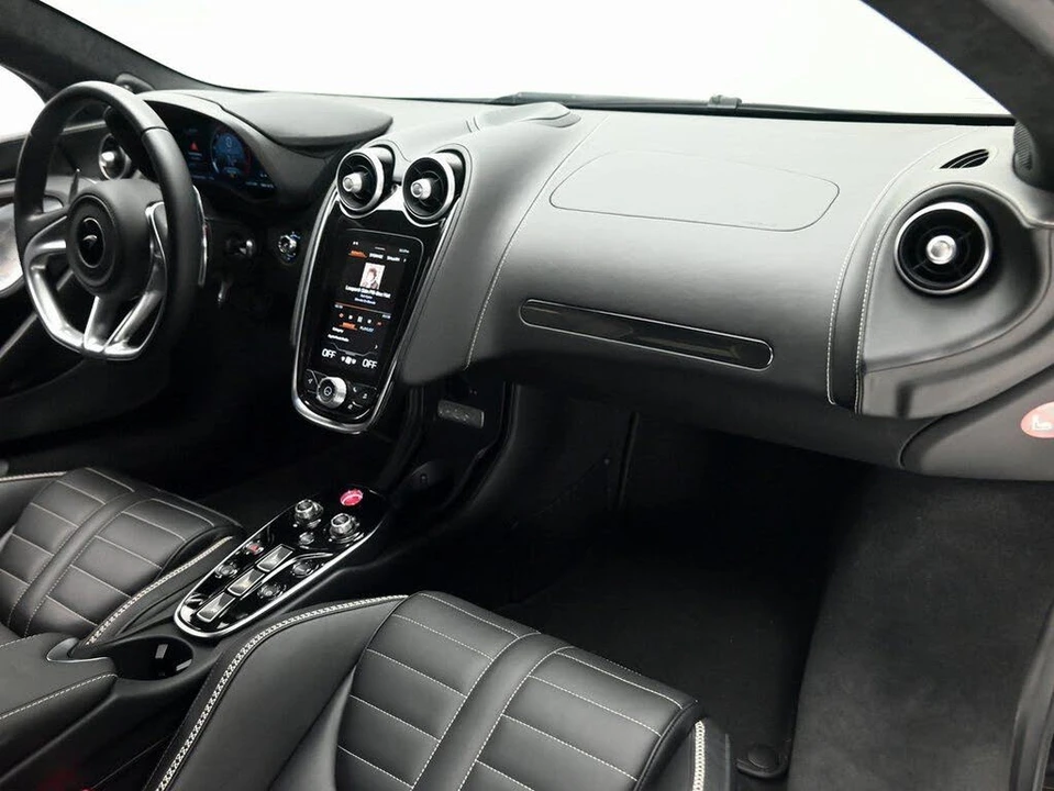 2025 McLaren GT - Image 17 of 31