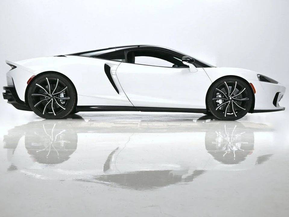 2025 McLaren GT - Image 12 of 31
