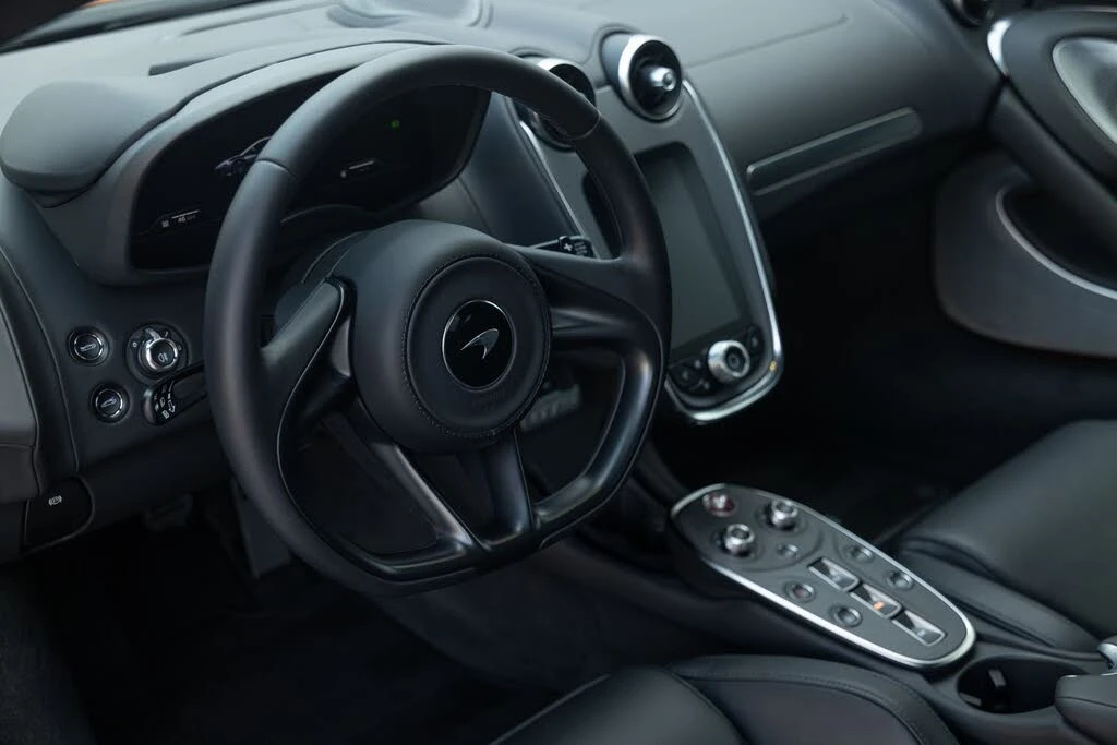 2025 McLaren GT - Image 12 of 31