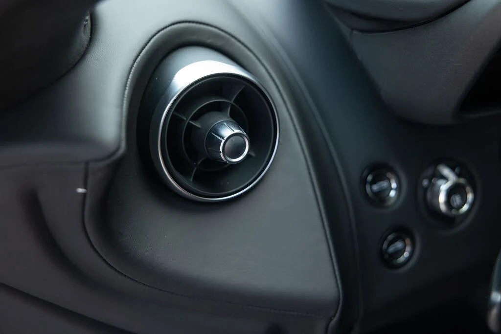 2025 McLaren GT - Image 21 of 31