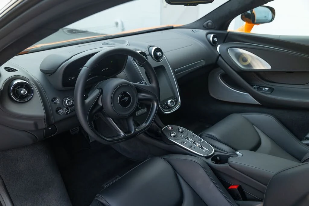 2025 McLaren GT - Image 13 of 31