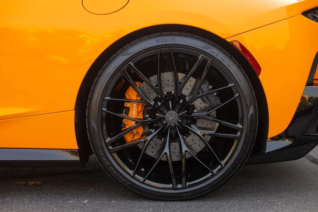 2025 McLaren GT - Image 30 of 31
