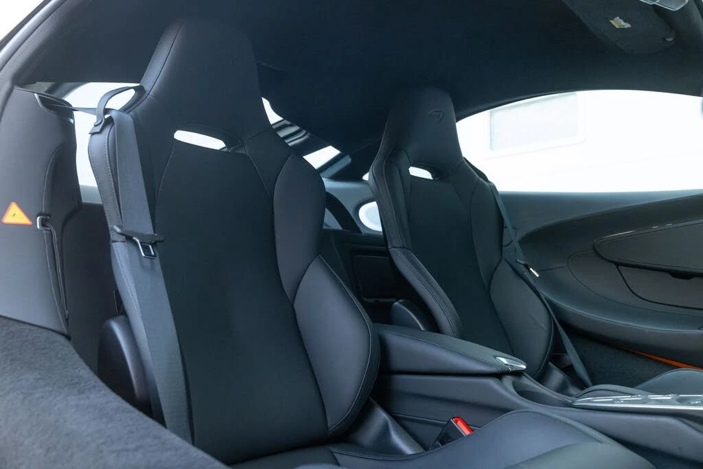 2025 McLaren GT - Image 17 of 31