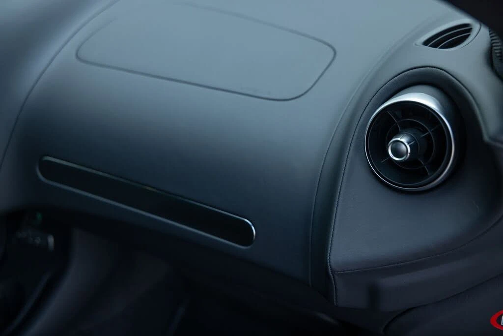 2025 McLaren GT - Image 22 of 31