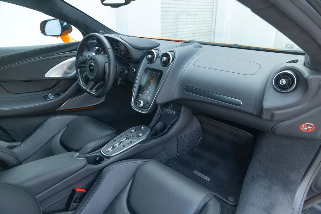 2025 McLaren GT - Image 16 of 31
