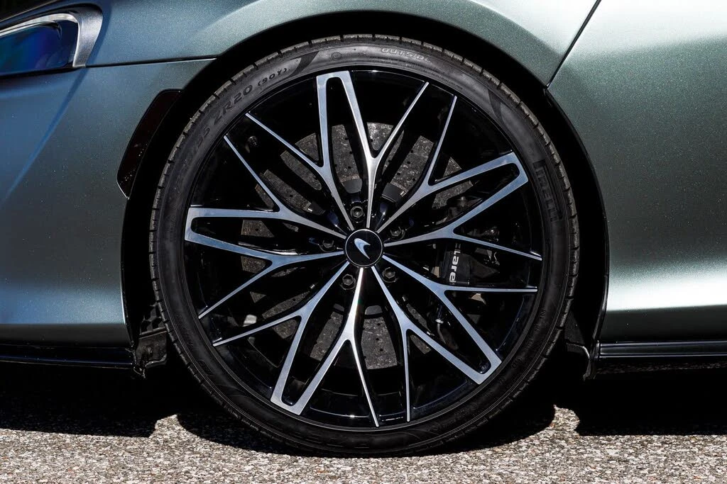 2025 McLaren GT - Image 26 of 31