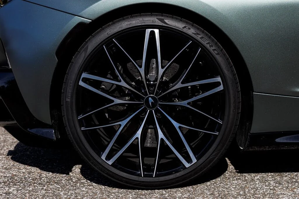 2025 McLaren GT - Image 8 of 31