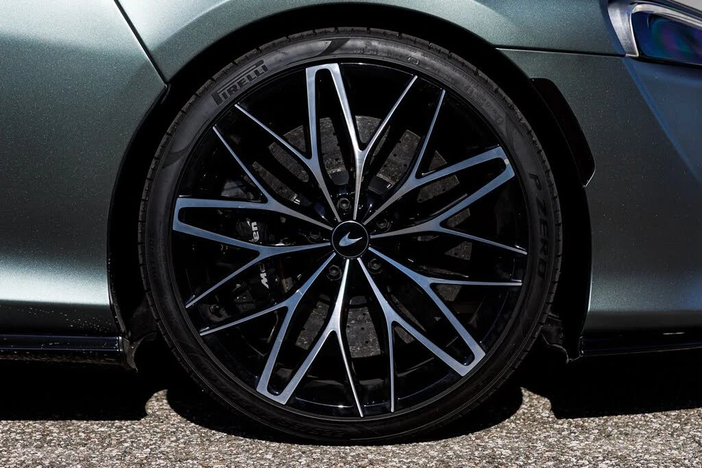 2025 McLaren GT - Image 9 of 31