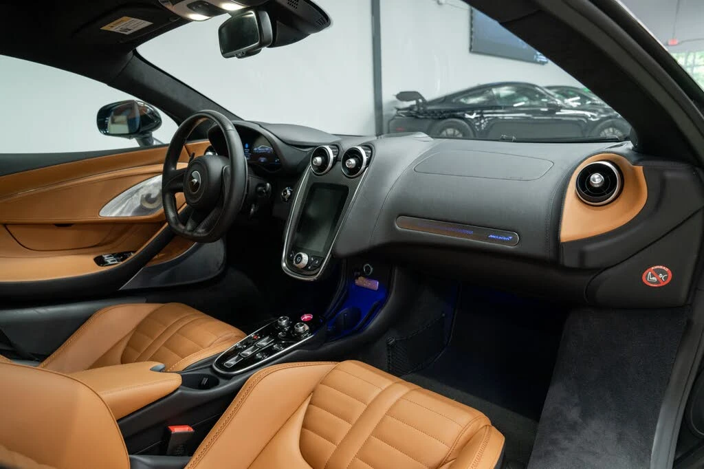 2025 McLaren GT - Image 13 of 31