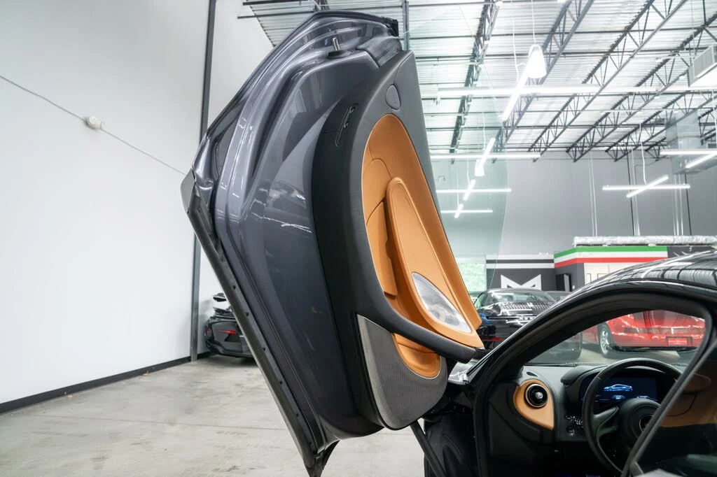 2025 McLaren GT - Image 29 of 31