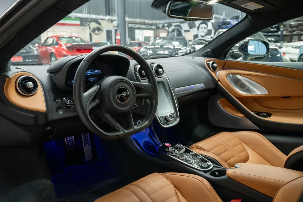 2025 McLaren GT - Image 12 of 31