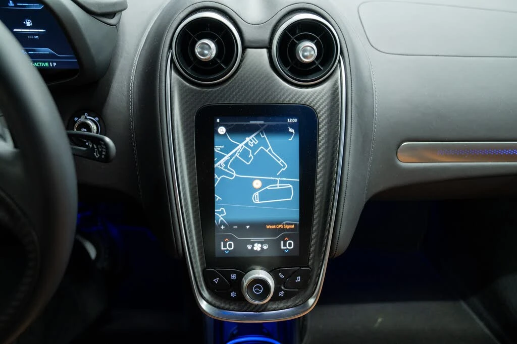 2025 McLaren GT - Image 16 of 31