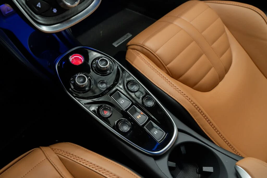 2025 McLaren GT - Image 23 of 31