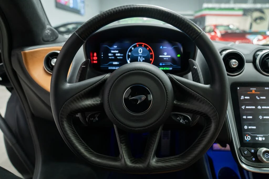 2025 McLaren GT - Image 14 of 31