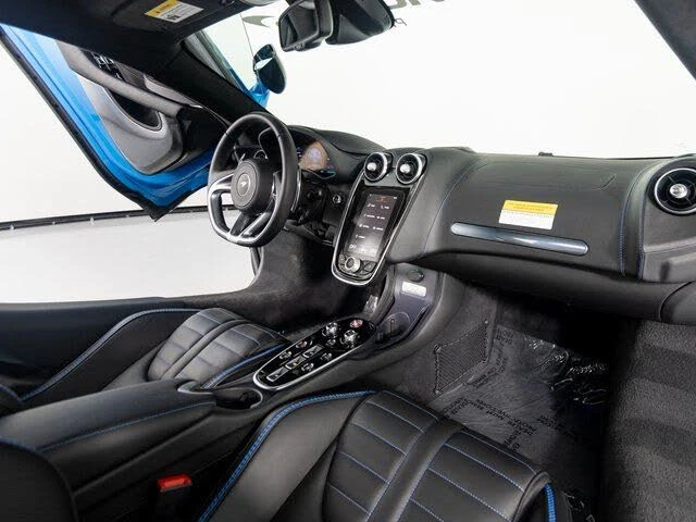 2025 McLaren GT - Image 25 of 31