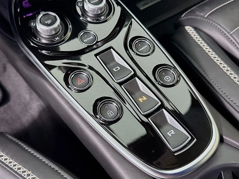 2025 McLaren GT - Image 14 of 25