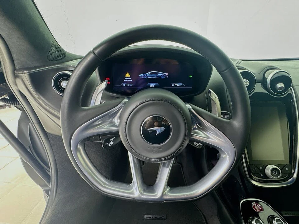 2025 McLaren GT - Image 11 of 25