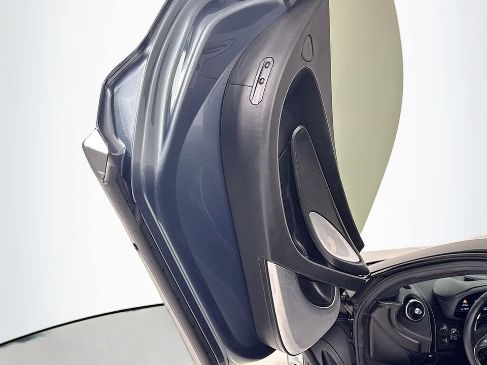 2025 McLaren GT - Image 15 of 25