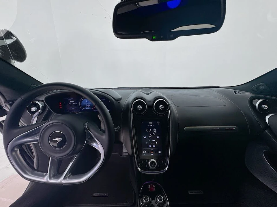 2025 McLaren GT - Image 22 of 25