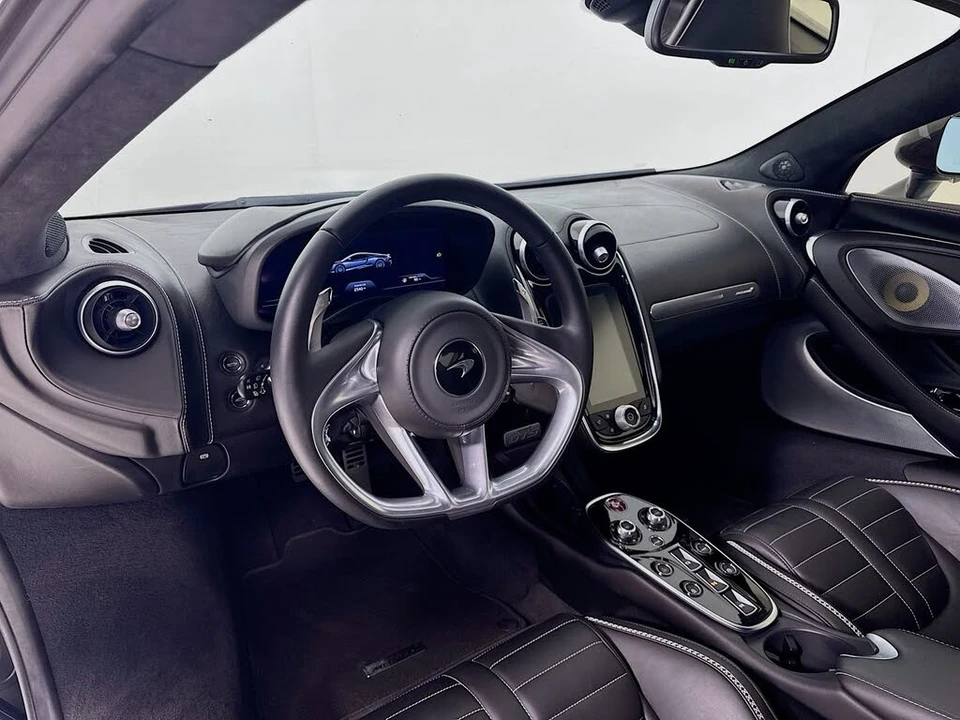 2025 McLaren GT - Image 10 of 25