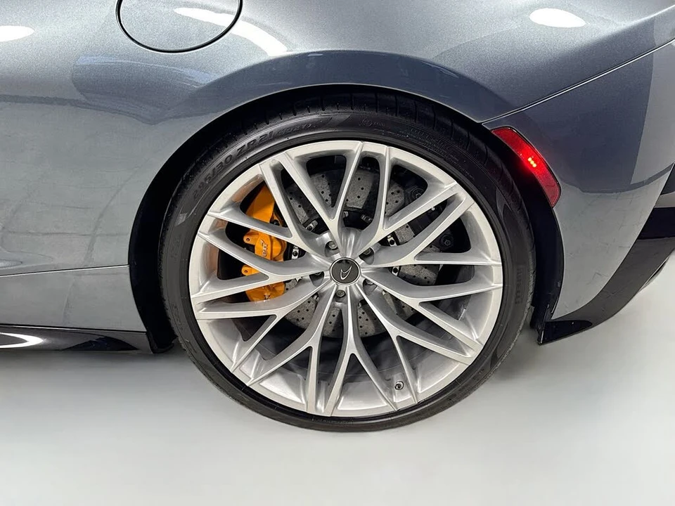 2025 McLaren GT - Image 9 of 25