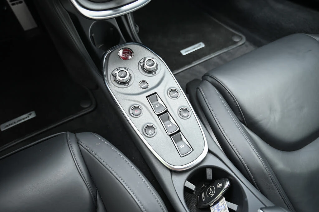 2025 McLaren GT - Image 22 of 29
