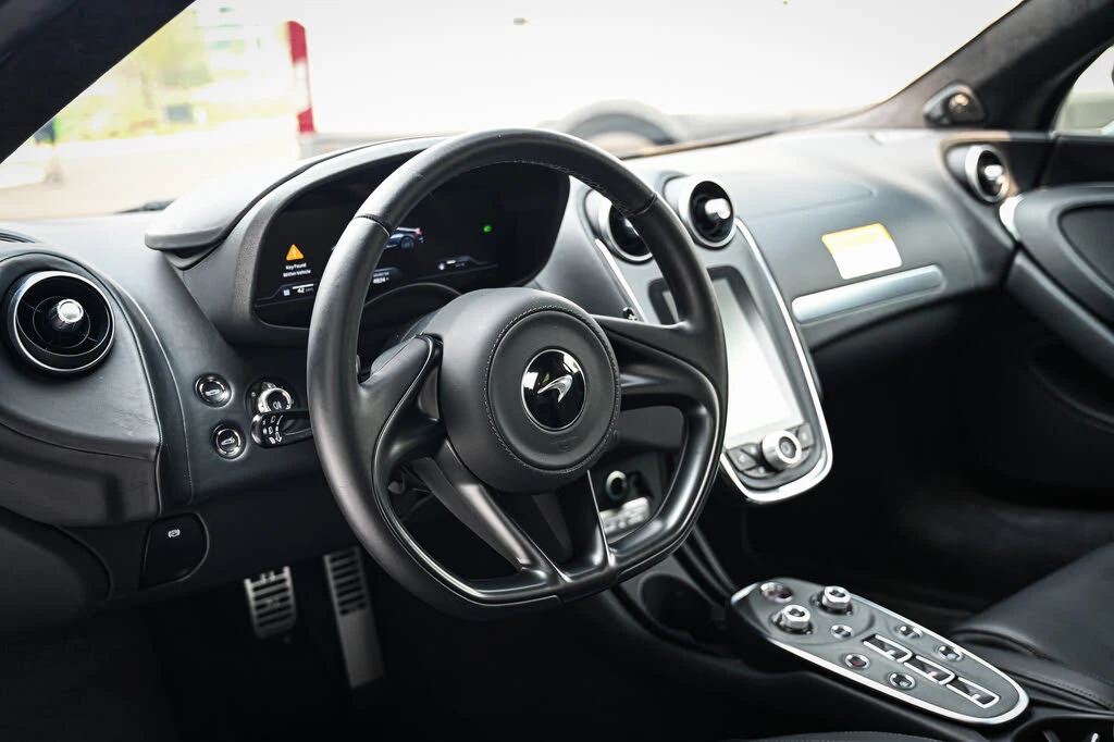 2025 McLaren GT - Image 19 of 29