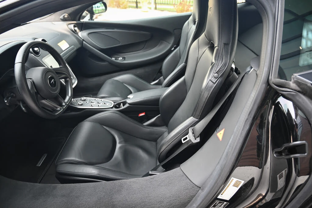 2025 McLaren GT - Image 2 of 29