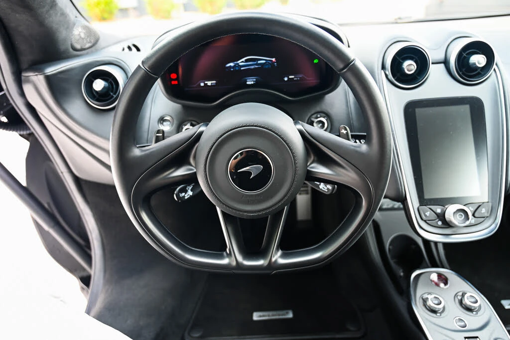 2025 McLaren GT - Image 23 of 29