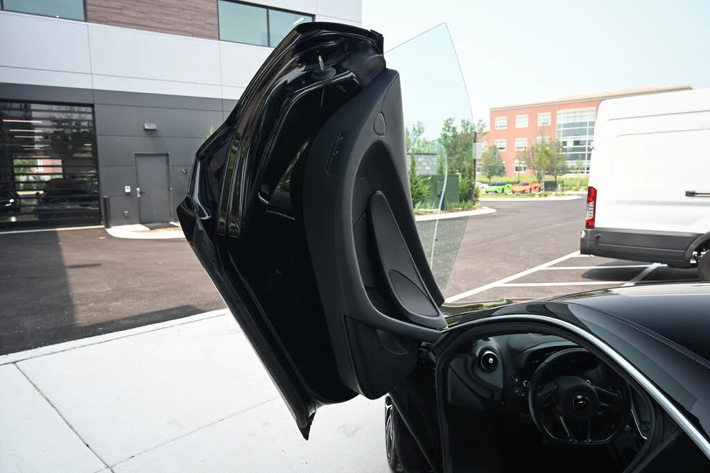 2025 McLaren GT - Image 25 of 29