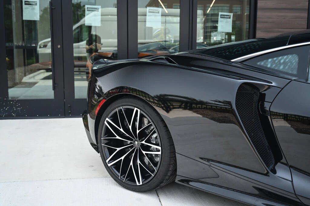 2025 McLaren GT - Image 15 of 29