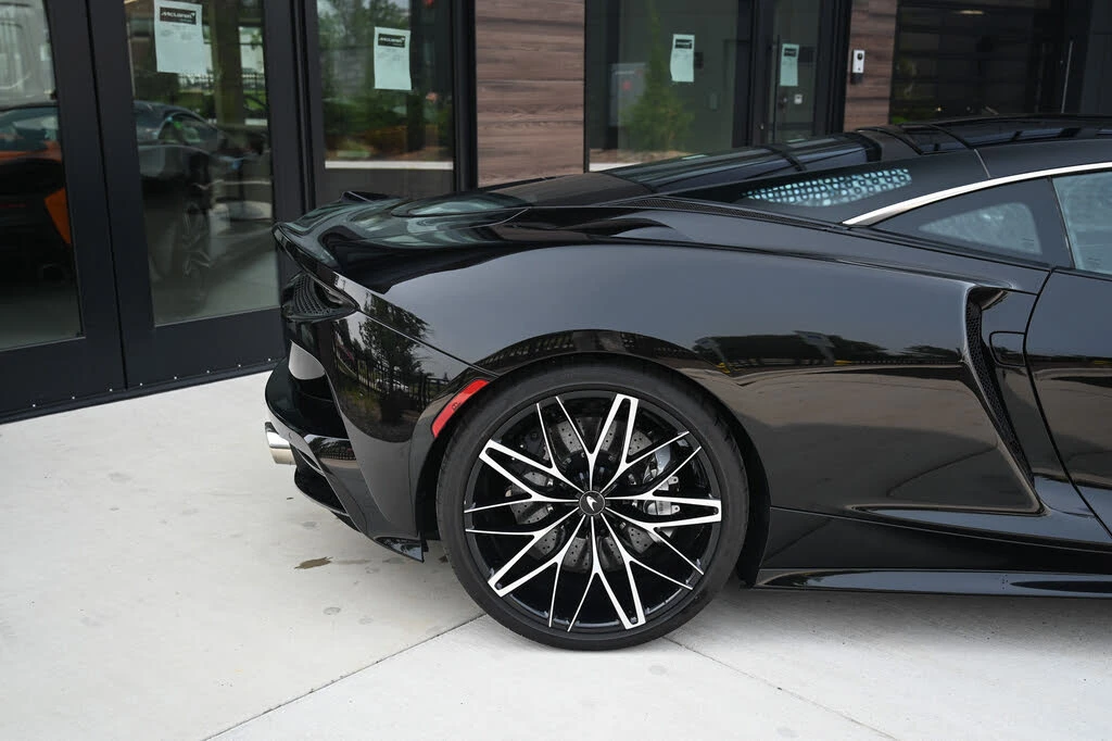 2025 McLaren GT - Image 13 of 29